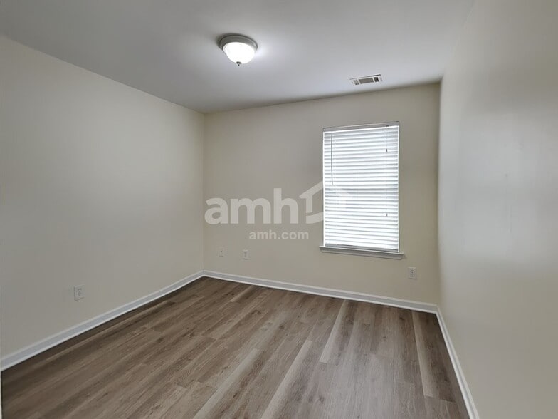 Building Photo - 70 Camden Way