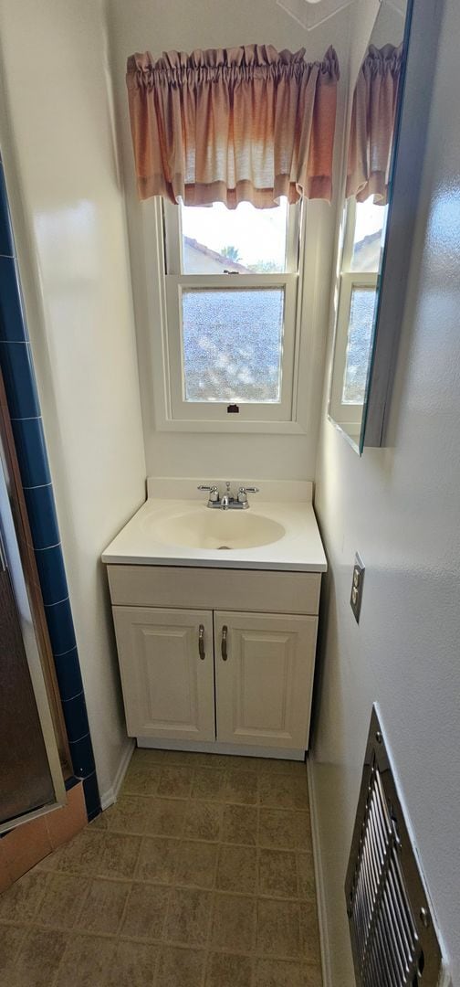 Building Photo - 3 bedroom Riverside home