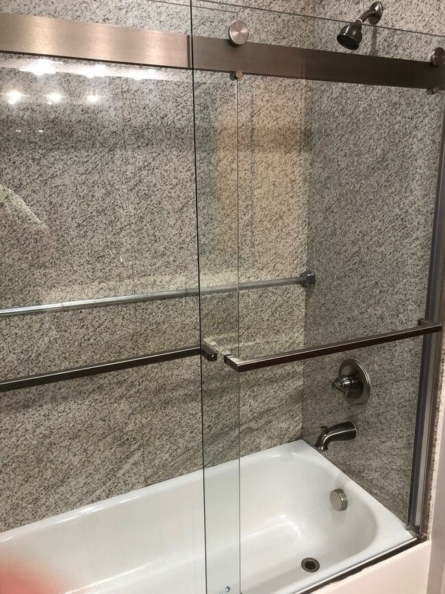 Building Photo - Luxury 2 Bedroom 2 Bath Near USC