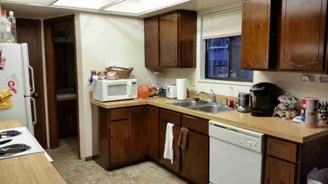 Building Photo - 2124 27th Ave Ct