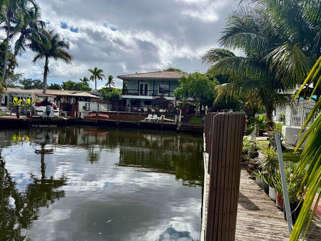 Building Photo - 4540 SW 28th Terrace