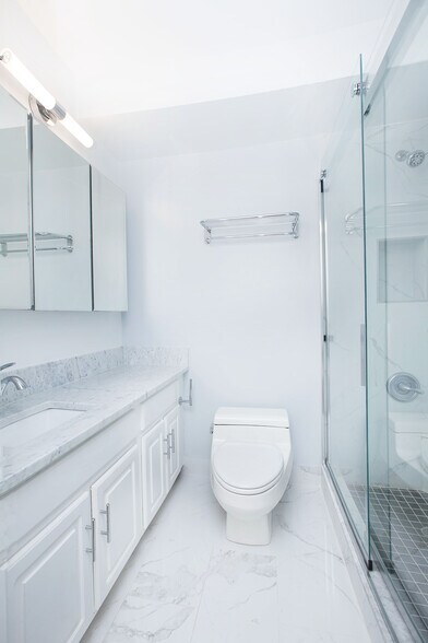 Building Photo - 330 E 38th St