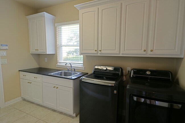 Building Photo - 5700 FM 424-