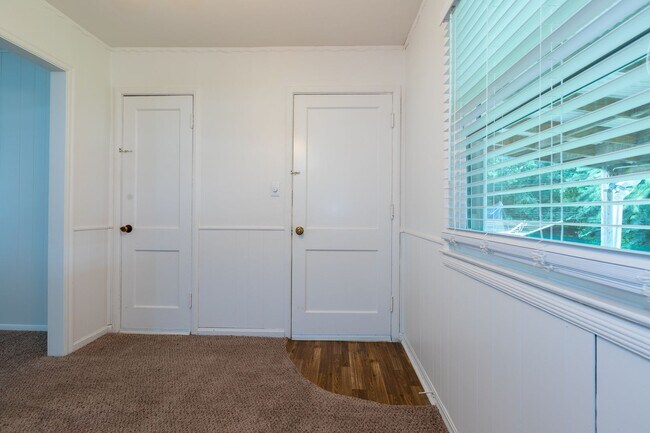 Building Photo - 2 Bed / 1 Bath in Tulsa! Ready Mid May!