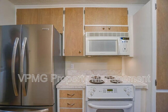 Building Photo - 2218 E 18th St