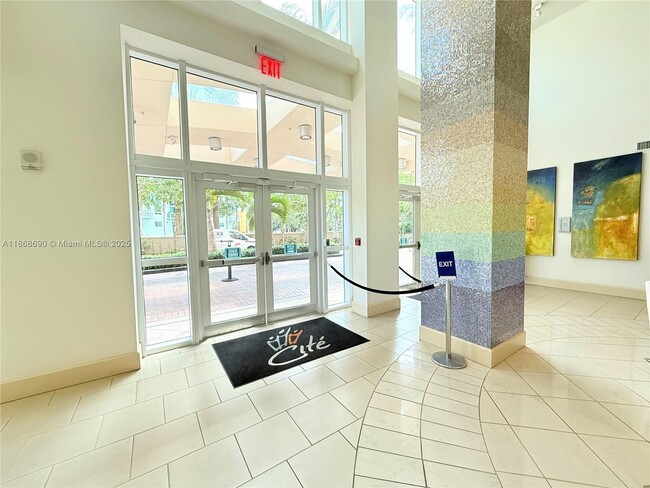 Building Photo - 2000 N Bayshore Dr