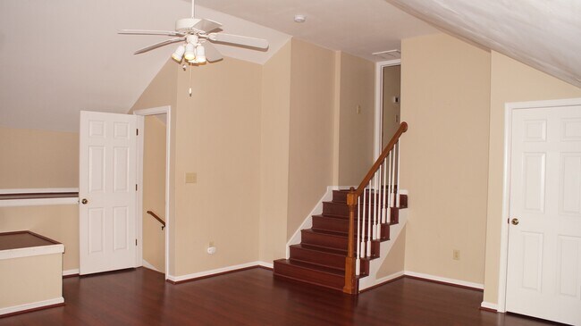 Building Photo - 1221 Clearwater Ln