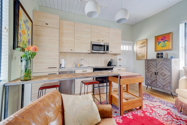 Building Photo - 416 S Front St