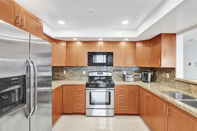 Building Photo - 2030 S Ocean Dr