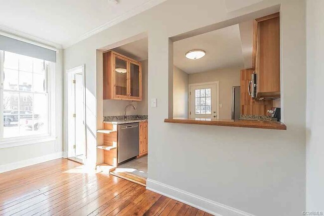 Building Photo - 2 N Plum St