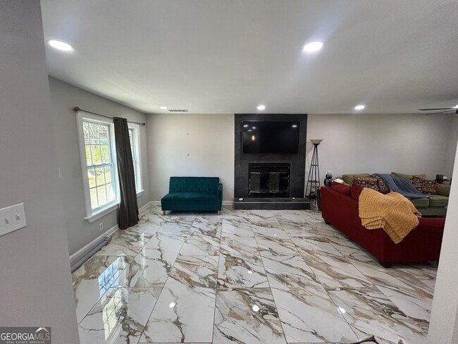 Building Photo - 15 Oak Hill Ct