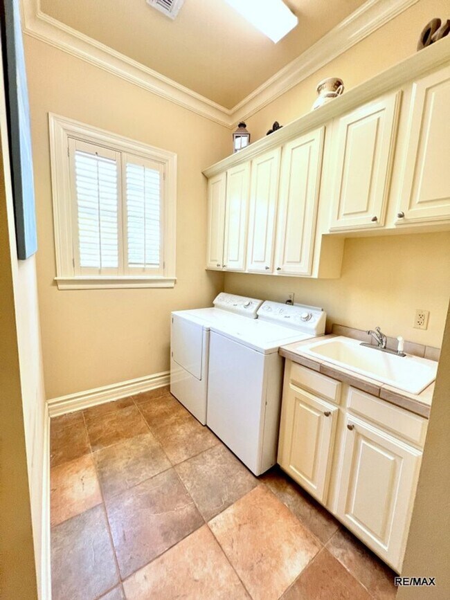 Building Photo - 10945 Angelles Cove