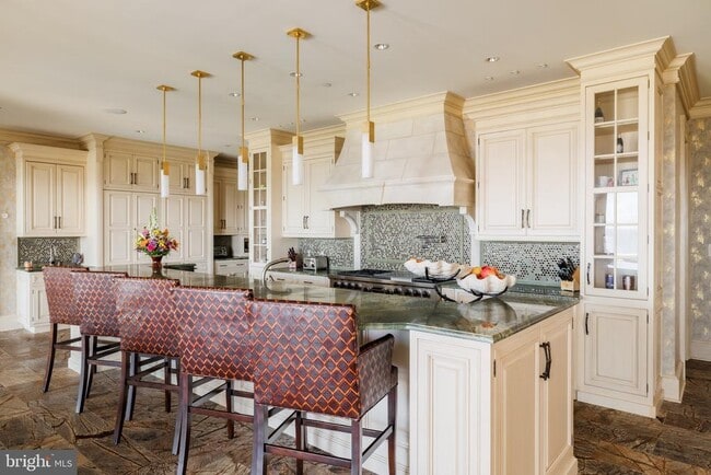 Building Photo - 200 Bridgeview Ln