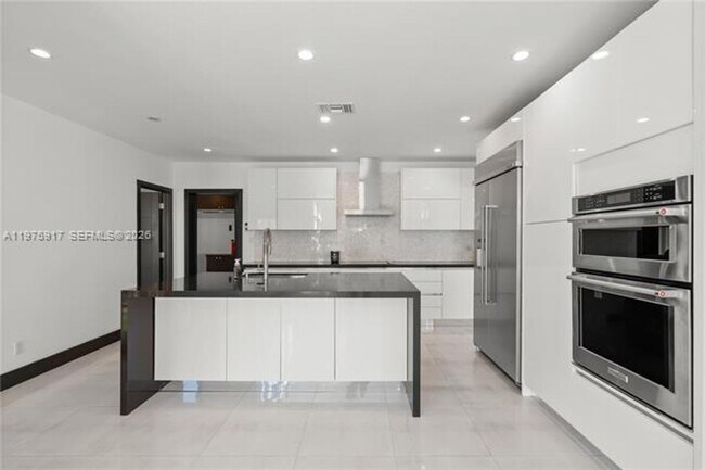 Building Photo - 519 Alhambra Cir