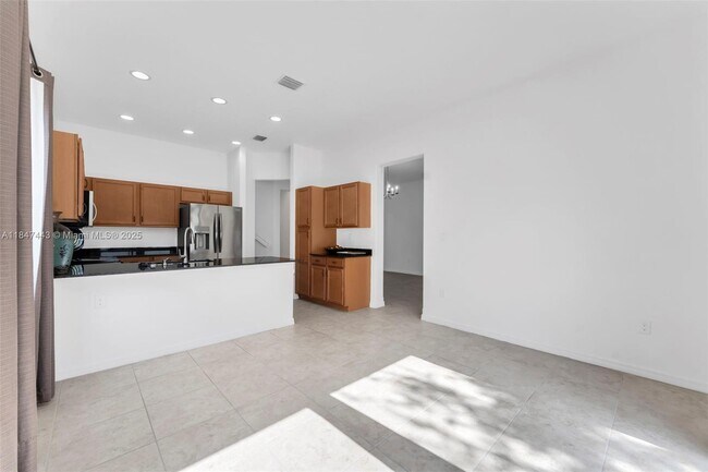 Building Photo - 3855 SW 90th Ave