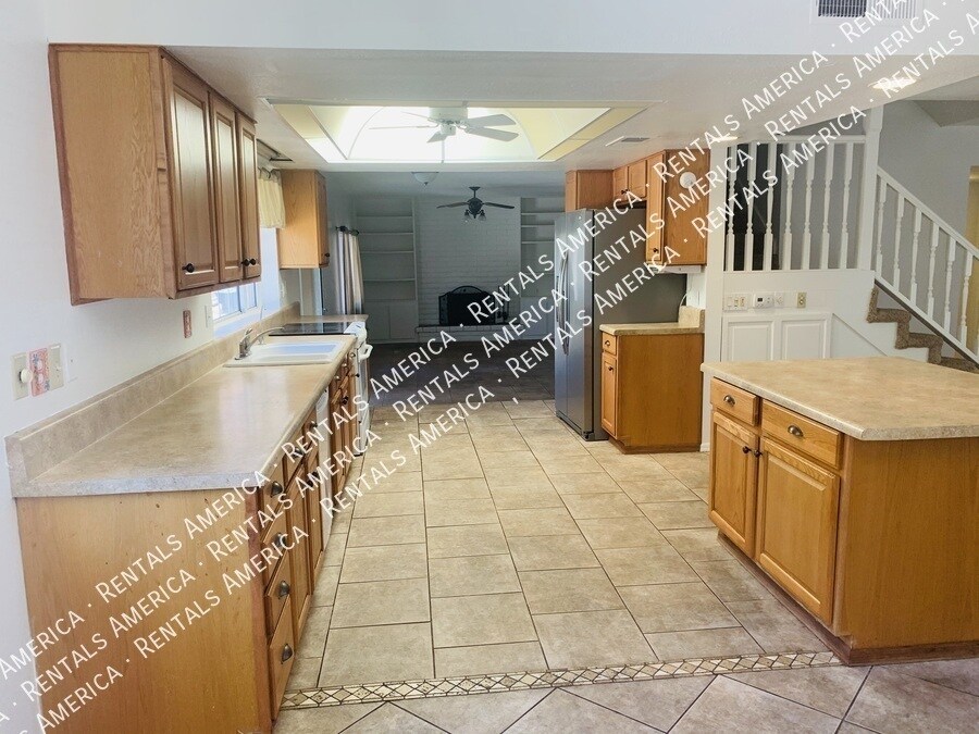 Building Photo - 2723 S Estrella Cir