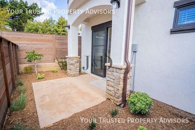 Building Photo - 1371 N Vulcan Ave