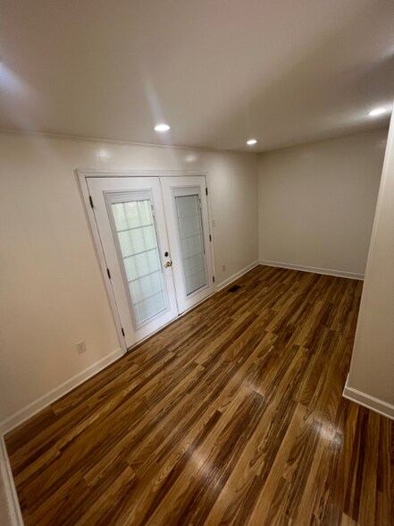 Building Photo - 80 18th Ave NW