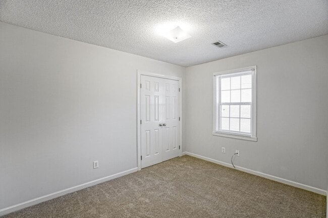 Building Photo - 3418 Pear Tree Court Unit B