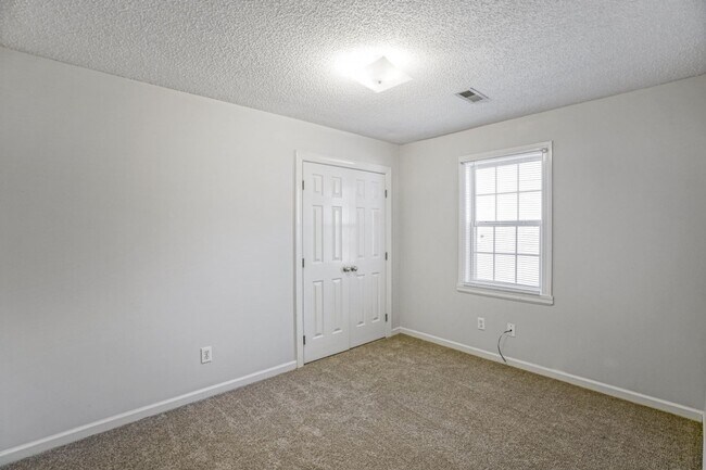 Building Photo - 3418 Pear Tree Ct NW