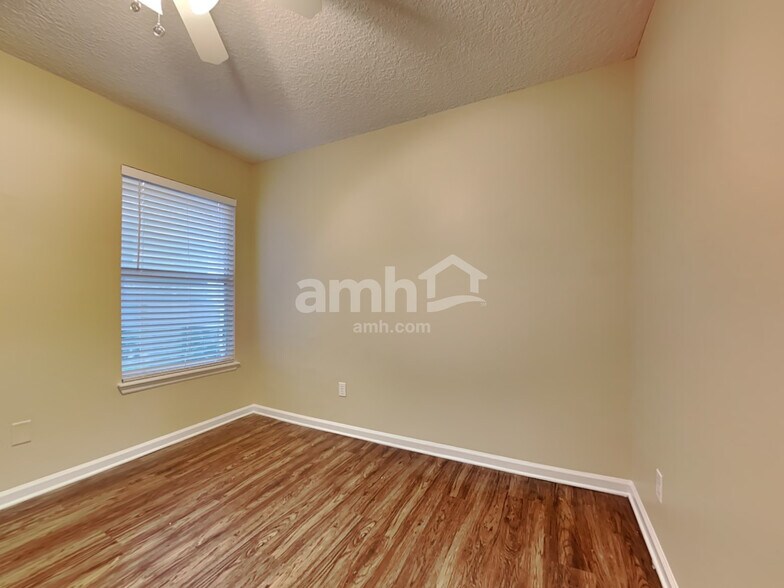 Building Photo - 2120 Pebble Creek Ln