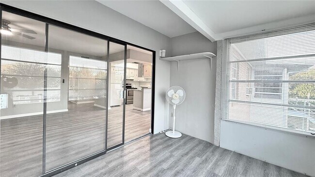 Building Photo - 22333 Edgewater Dr