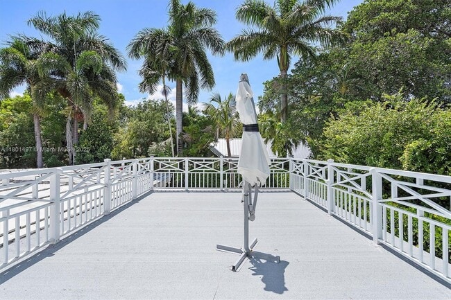 Building Photo - 9200 N Bayshore Dr