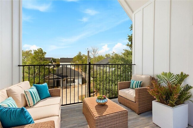 Building Photo - 307 Sterling St