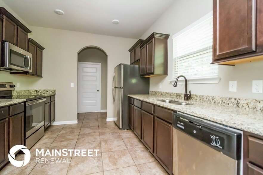 Building Photo - 153 Lyndhurst Dr