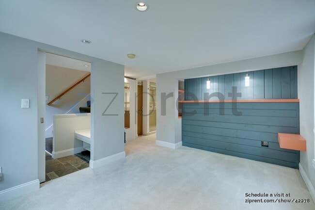 Building Photo - 4522 NE 54th St