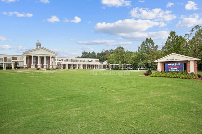 Building Photo - 925 Briars Bend