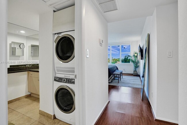 Building Photo - 5600 Collins Ave