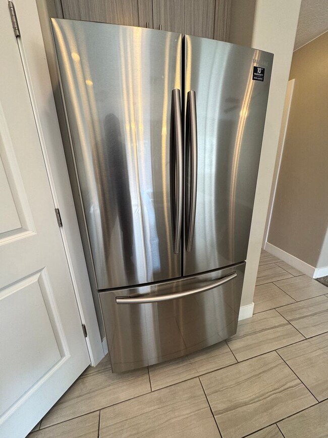 Building Photo - Desert Hills Townhome