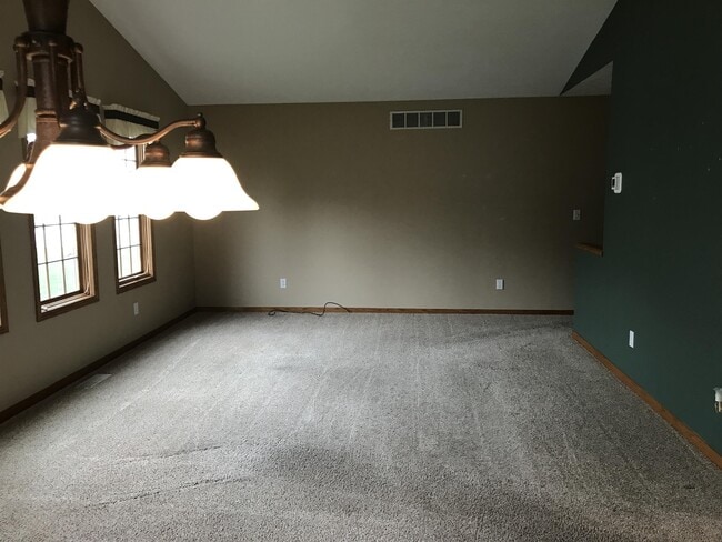 Building Photo - 783 Holly Creek Dr