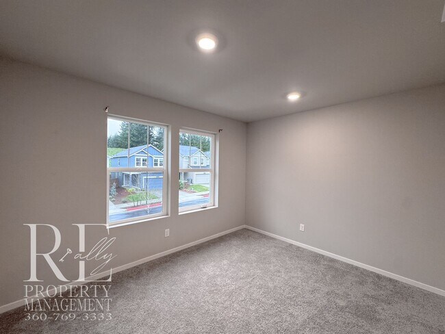 Building Photo - Light-Filled Newer Bremerton Home with Loft, Fenced Yard & 2-Car Garage