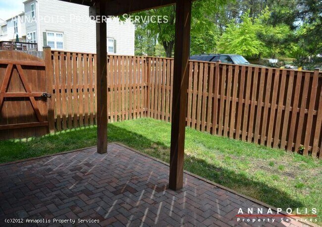 Building Photo - 2701 Thornbrook Ct