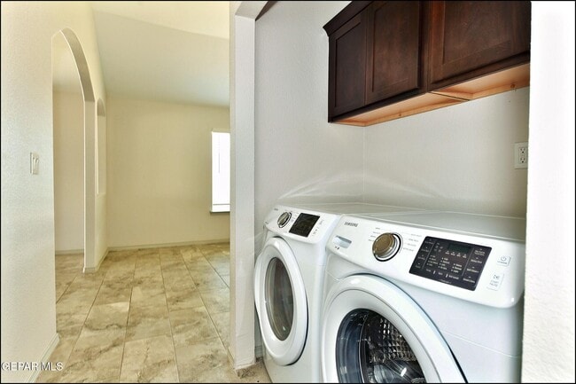 Building Photo - 14945 Tierra Escape Ave