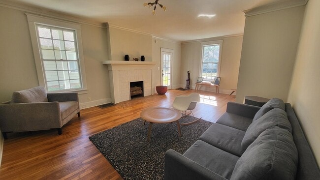 Building Photo - 1844 Oliver Ave