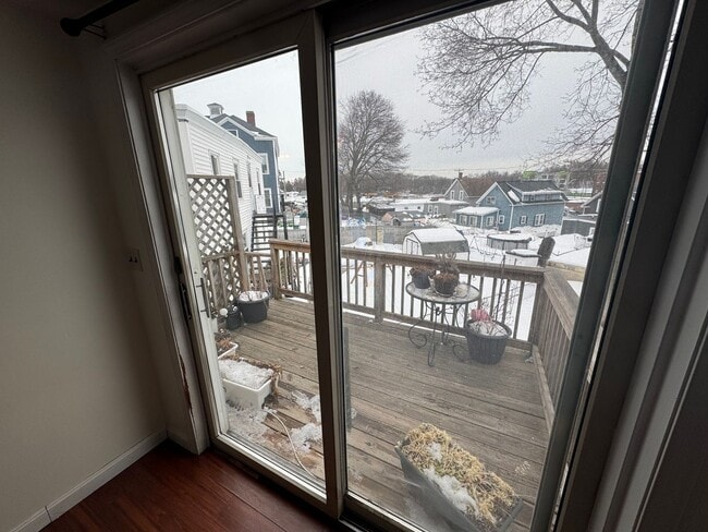 Building Photo - 35 Dinley St