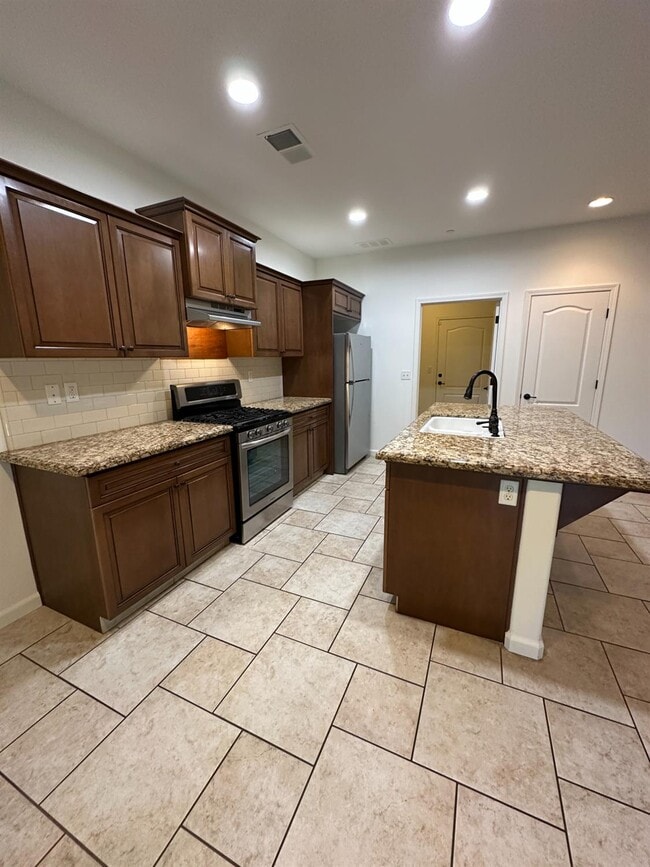 Building Photo - 3521 Buckingham Ave