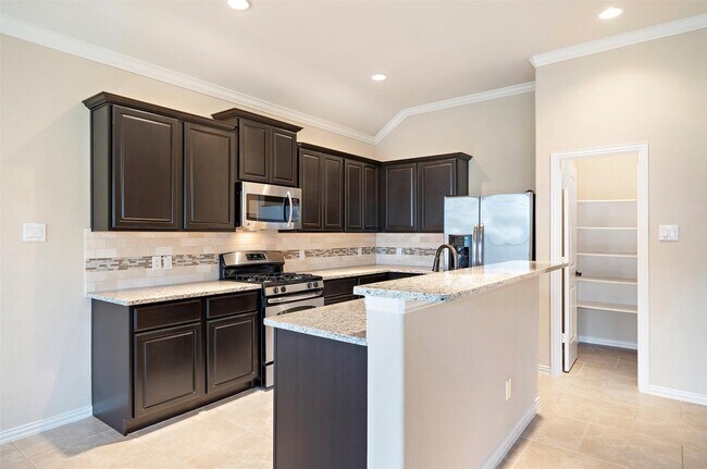 Building Photo - 2 Painted Post Pl