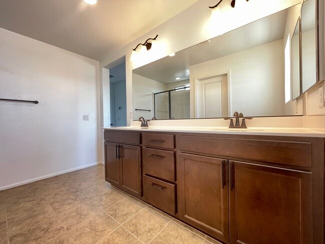 Building Photo - Amazing 3 bedroom in master planned commun...