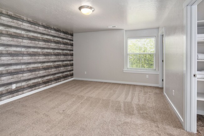 Building Photo - ** $500 MOVE IN SPECIAL ** LOW MAINTENANCE...