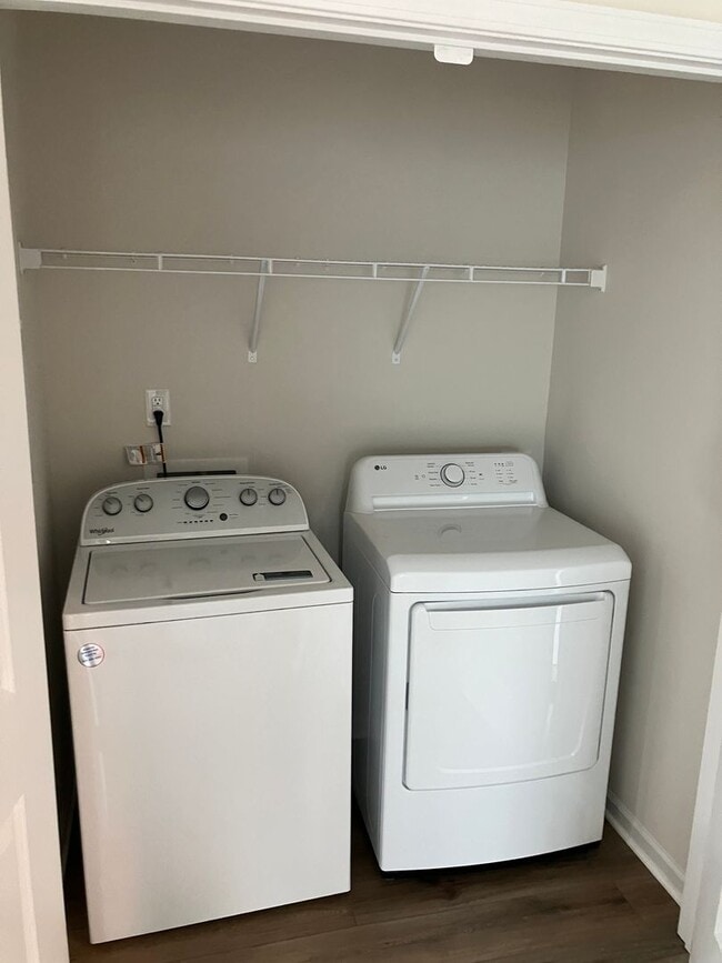 Building Photo - Beautiful Like new 3 bedroom Home in Gambi...