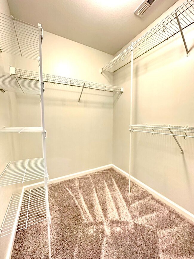 Building Photo - Move-In Special Available! Beautiful Singl...