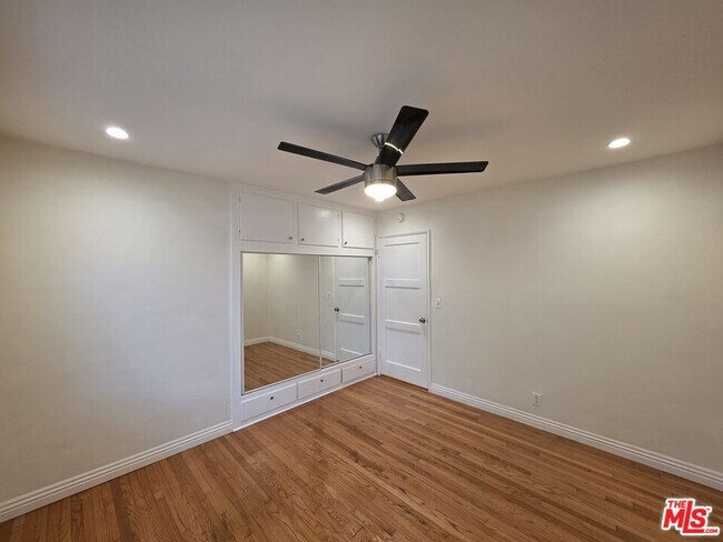 Building Photo - 102 Gaviota Ave