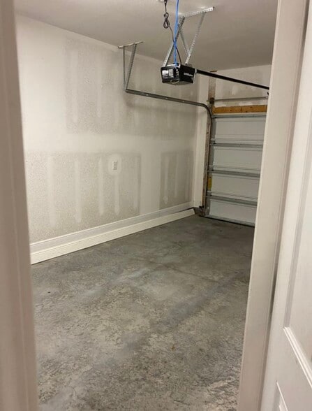 Building Photo - 5852 Callaway Cir