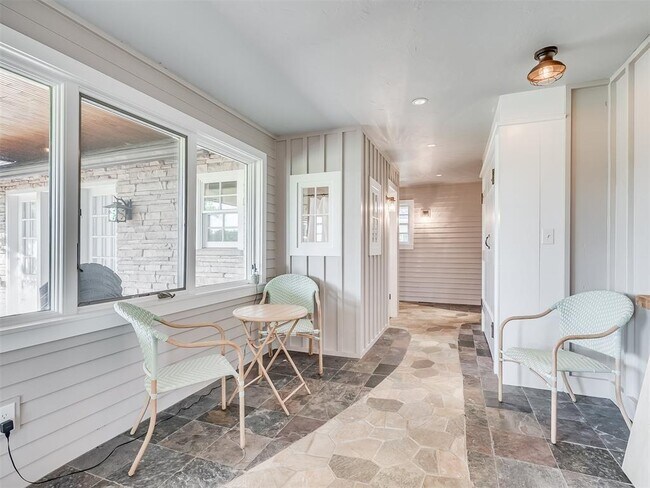 Building Photo - 1516 E Britton Rd