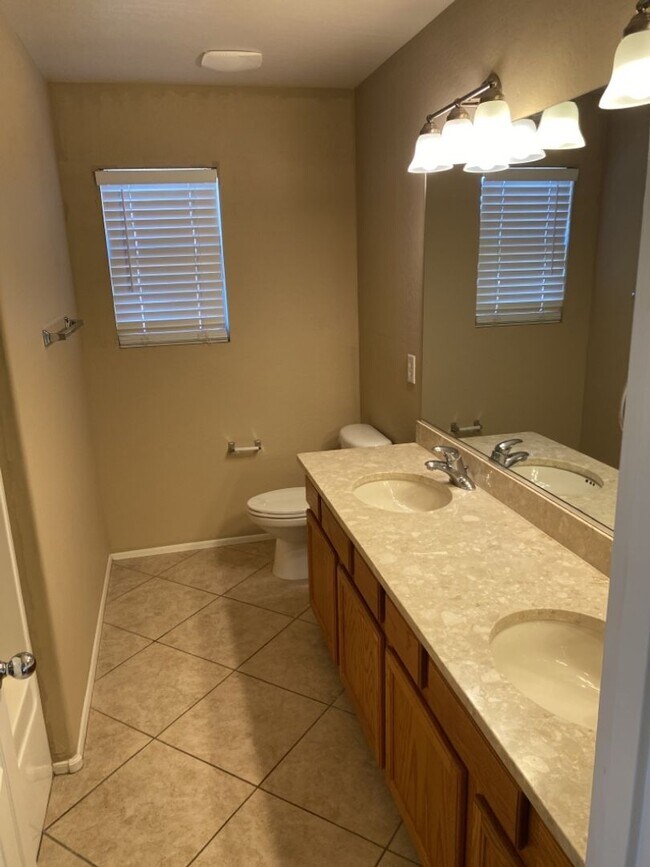 Building Photo - ELEGANCE WITH ALL THE UPGRADES!!!