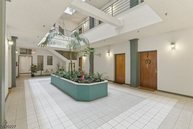 Building Photo - 39 Bruen St